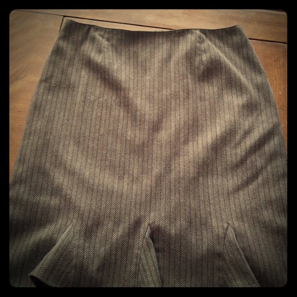 Brown herringbone skirt with pleats